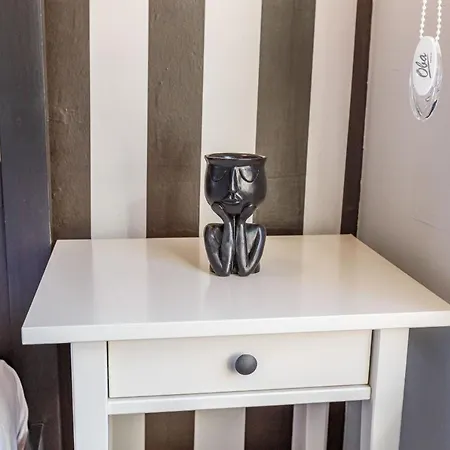 Flat Within Walking Distance To Flower Passage