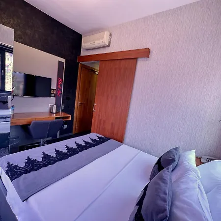 Black Art Hotel