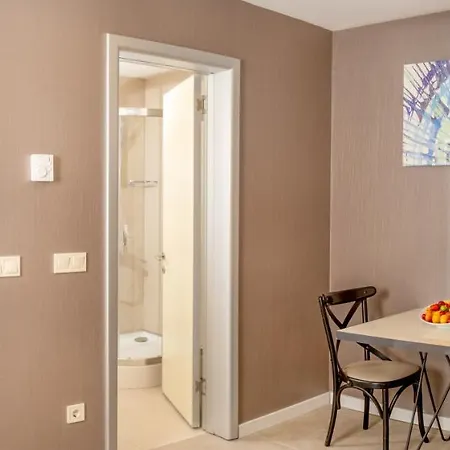 Aparthotel Elm 2*