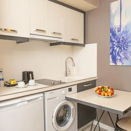 Elm Aparthotel 2*