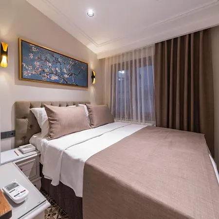 Hotel Pera Luna Premium *