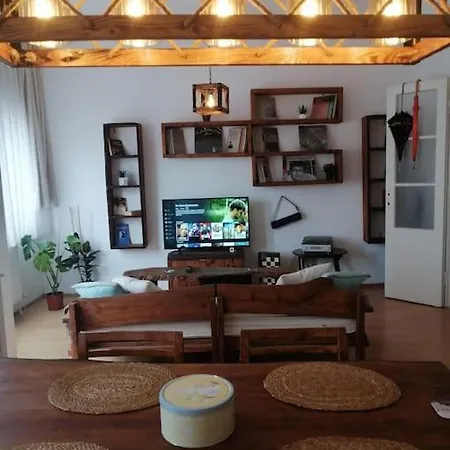 Bright, Peaceful House In Balat Apartment *