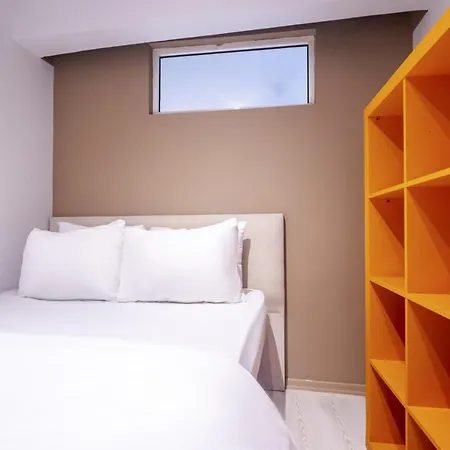 Flat Close To Shopping Malls In Sisli Apartment *