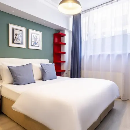 Flat Close To Shopping Malls In Sisli *