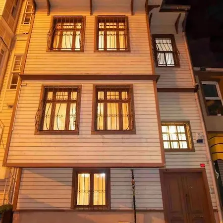 Traditional Wooden Ottoman House @grandbazaar Apartment
