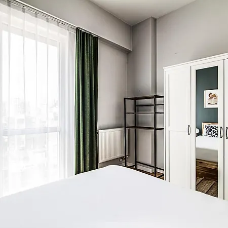 Modern Flat In Istanbul, 10 Min To Airport Metro *
