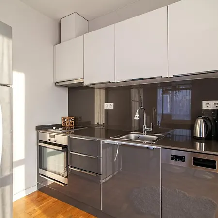 Modern Flat In Istanbul, 10 Min To Airport Metro Istanbul