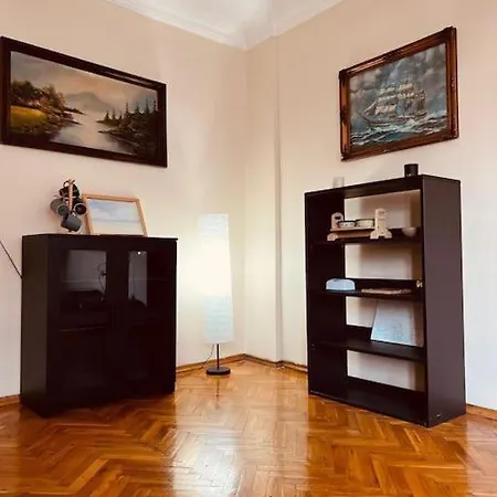 Spacious 2br Near Taksim Apartment