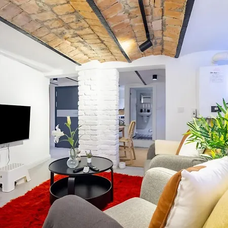 Vibrant Flat 5 Minutes Walk To Istiklal In Beyoglu