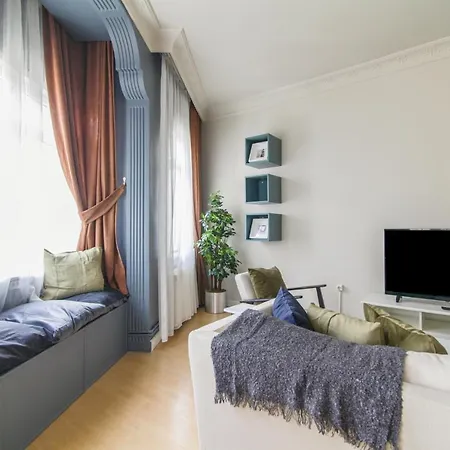 Chic And Cozy Flat Near Istiklal Street In Beyoglu *