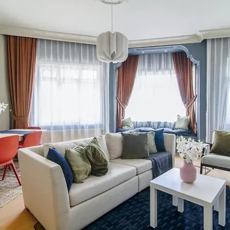 Chic And Cozy Flat Near Istiklal Street In Beyoglu Istanbul