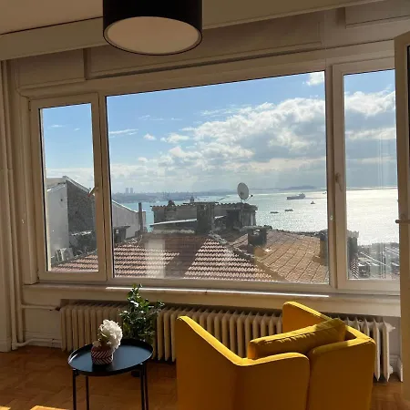 Renovated 5br With Sea View Istanbul