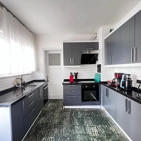 Renovated 5br With Sea View Apartment *