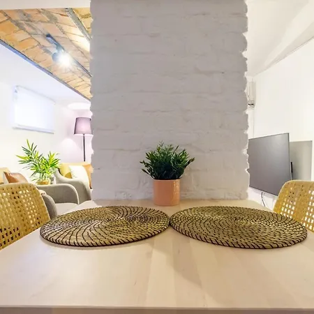 Vibrant Flat 5 Minutes Walk To Istiklal In Beyoglu