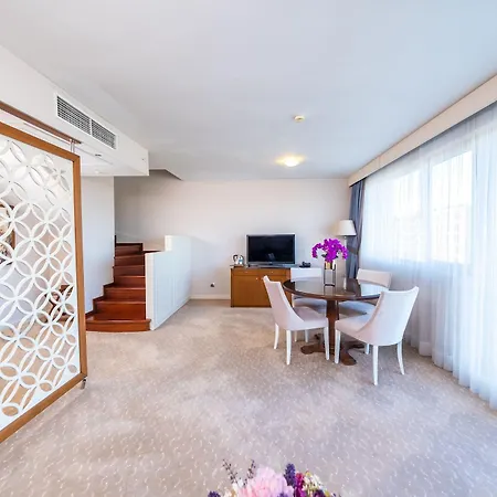 Miracle Asia Airport & Spa Hotel