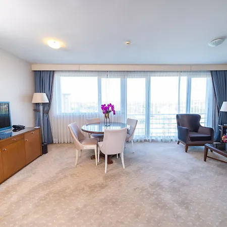 Miracle Asia Airport & Spa Hotel 5*