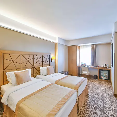 Ramada By Wyndham Taksim 4*