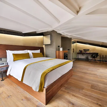 The Public - Special Category 4* Estambul
