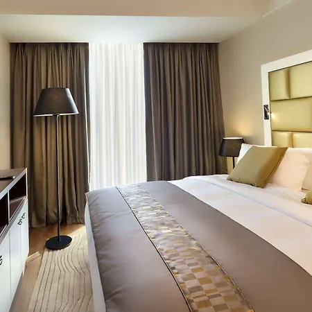 Wyndham Grand Europe 5*