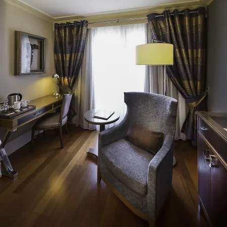 Hotel Titanic City Taksim 4*