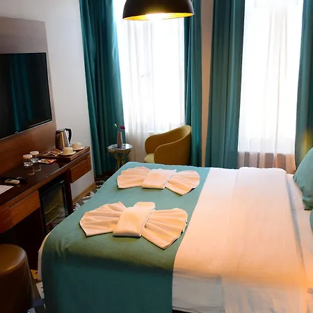 Hotel Pera Luna