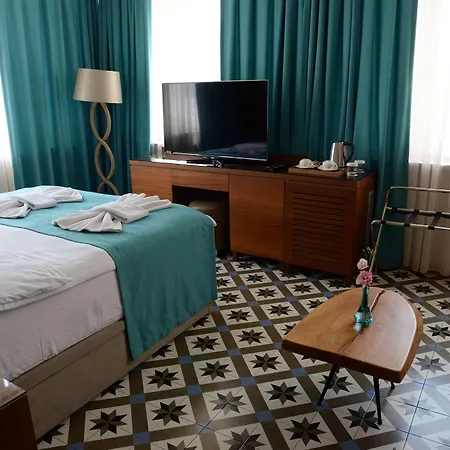 Hotel Pera Luna