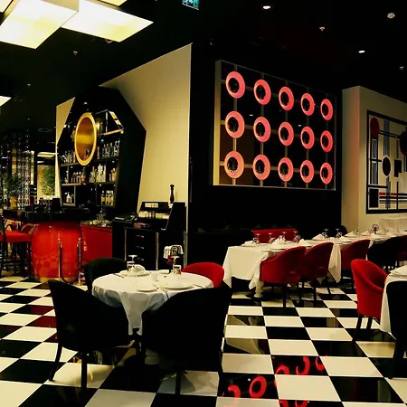 伊斯坦布尔希什利温德姆华美达套房酒店 4*