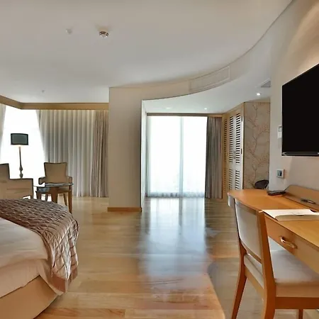 Queen & Hotel 4*