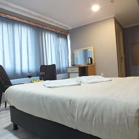 Hotel Naila 2*