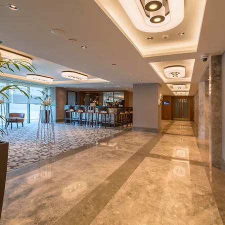 Hotel Golden Tulip Bayrampasa 5*