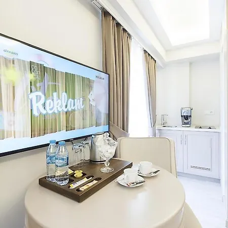 Perla Galata 3*