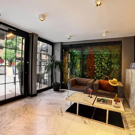 Aparthotel The Capital 2*