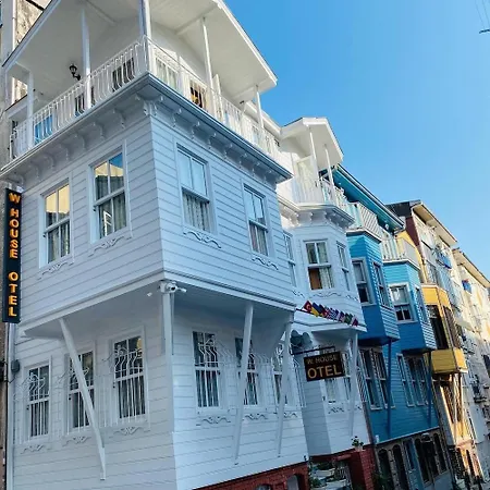 Отель Kadikoey White House 3*