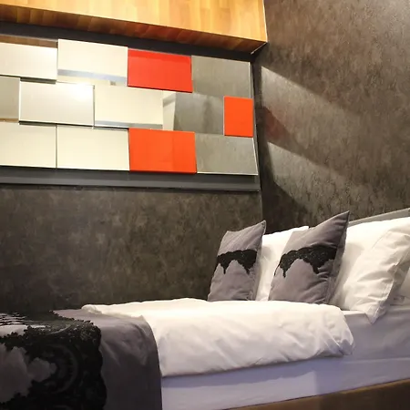 Black Aparthotel