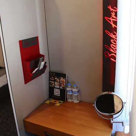 Black Aparthotel 2*