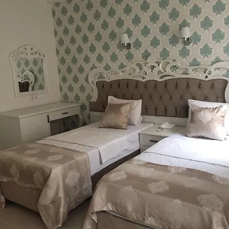 Deluxe Newport - Old Hotel 3*