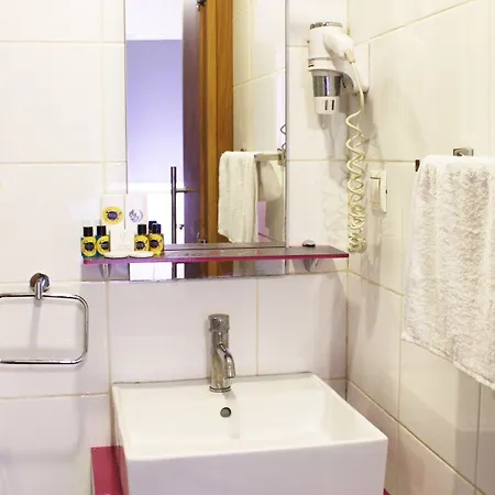 Black Aparthotel 2*