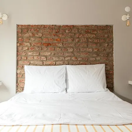 Apartment Chic In Balat, Fatih With Balcony