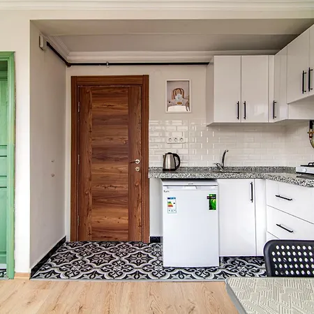 Apartment Chic In Balat, Fatih With Balcony *