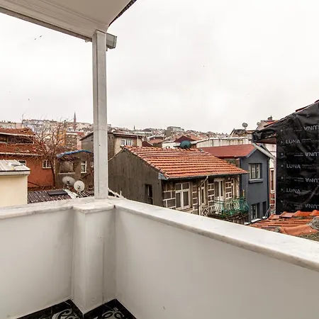 Chic In Balat, Fatih With Balcony Istanbul