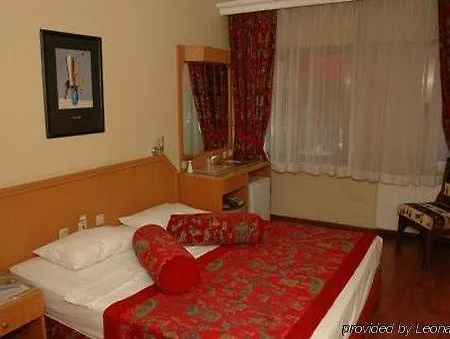 Otel Santa Pera 2*