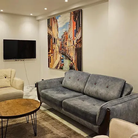 Perfect Taksim, 2 Bedroom, Pool, Gym, Sauna Apartment *