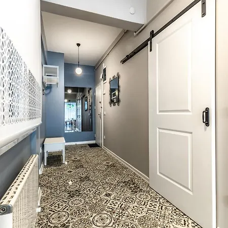 Peaceful Flat W Garden View Balcony In Kadikoy