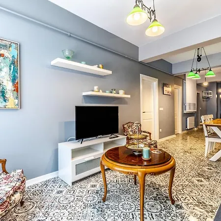 Peaceful Flat W Garden View Balcony In Kadikoy *