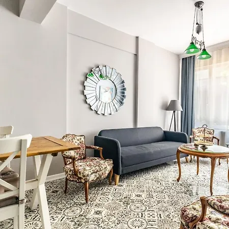 Peaceful Flat W Garden View Balcony In Kadikoy Apartment *