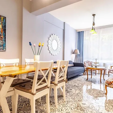 Peaceful Flat W Garden View Balcony In Kadikoy Appartement