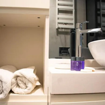Modern Getaway - Immerse Yourself In Luxury Apartment *