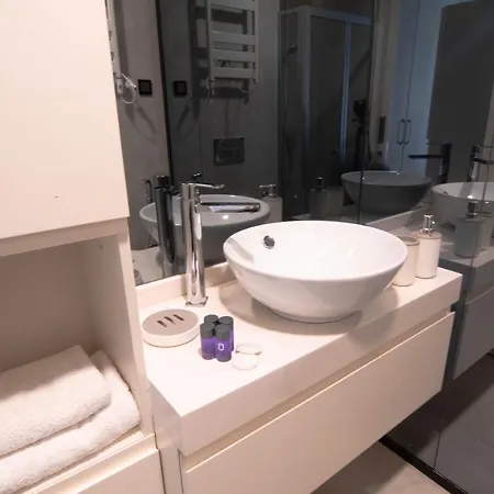 Modern Getaway - Immerse Yourself In Luxury Apartment