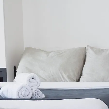 Modern Getaway - Immerse Yourself In Luxury Apartment *