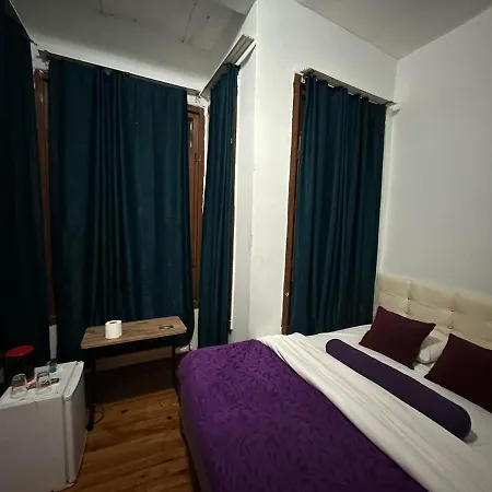 Cihangir Hotel *